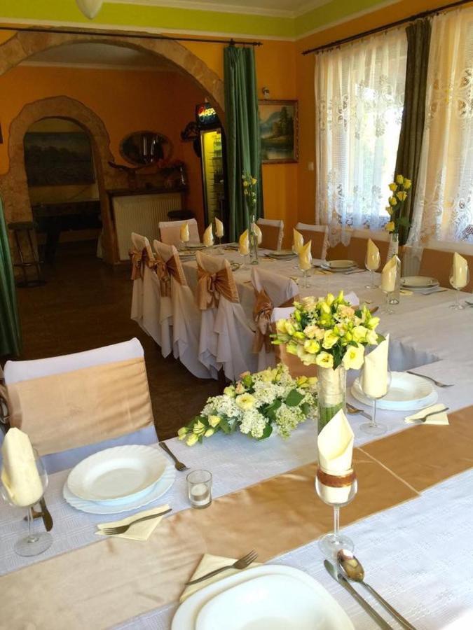 Villa Negra Motel Berzence Esterno foto